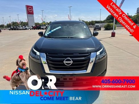 Used 2025 Nissan Pathfinder SL FWD image 8