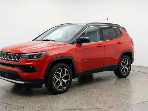Used 2025 Jeep Compass Limited AWD/4WD image 3