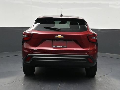 Used 2024 Chevrolet Trax LS FWD image 4