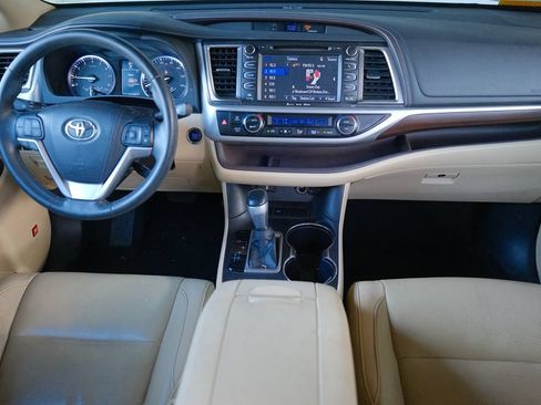 Used 2016 Toyota Highlander Limited FWD image 18