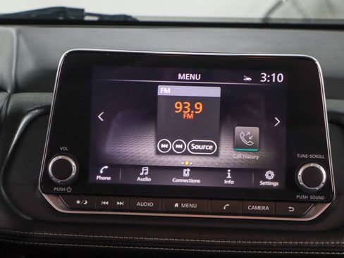 Used 2024 Nissan Rogue SV FWD image 19