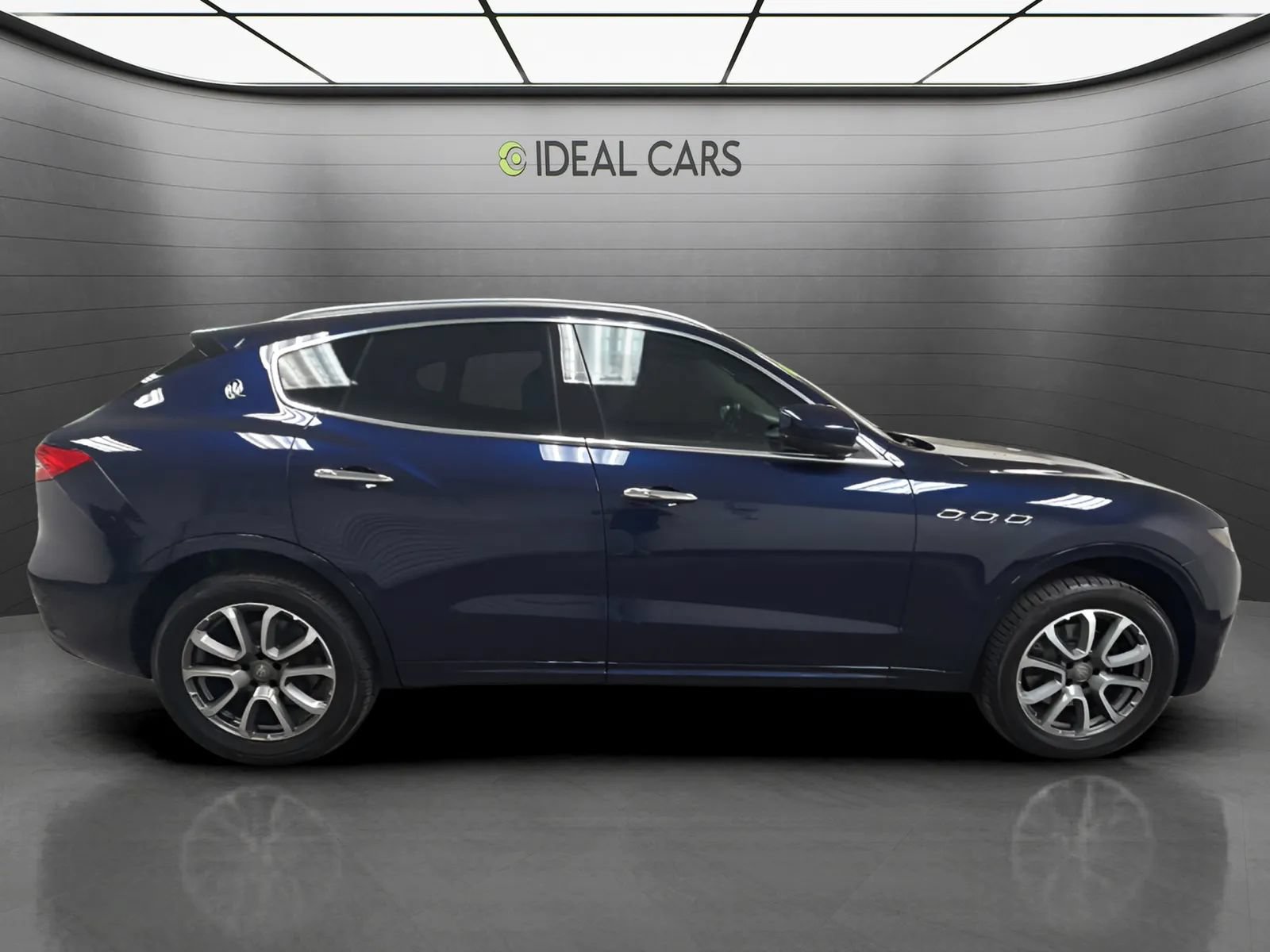 Used 2017 Maserati Levante w/ Luxury Package AWD/4WD image 4