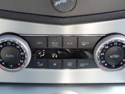 Used 2010 Mercedes-Benz C 300 Sedan image 73
