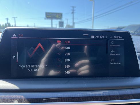 Used 2021 BMW 750i xDrive w/ Executive Package image 22