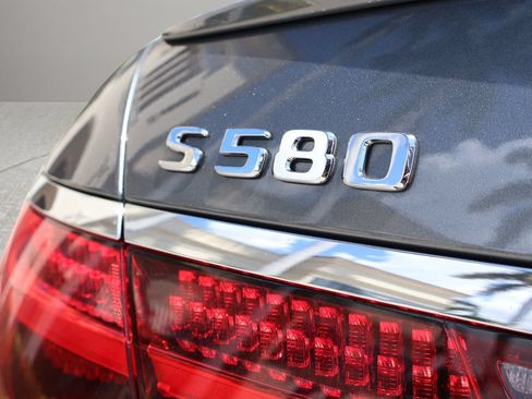 Used 2024 Mercedes-Benz S 580 4MATIC Sedan image 31