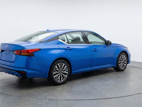 Used 2025 Nissan Altima 2.5 SV image 9