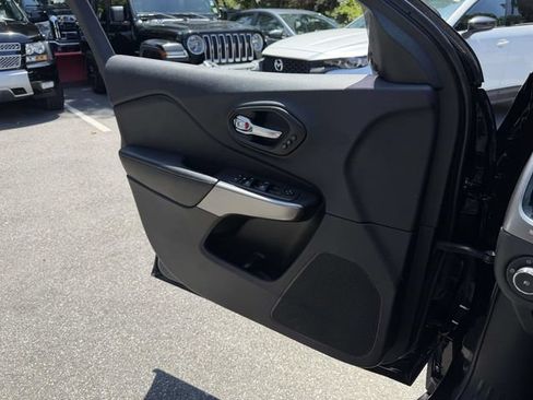 Used 2022 Jeep Cherokee Limited w/ Elite Package AWD/4WD image 19