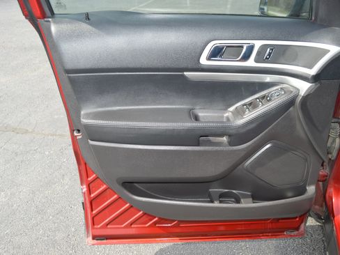 Used 2015 Ford Explorer XLT w/ Equipment Group 202B image 12