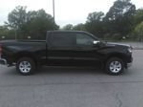 Used 2025 Chevrolet Silverado 1500 LT RWD image 5