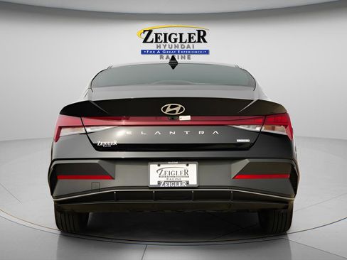 Certified 2025 Hyundai Elantra Hybrid FWD image 7