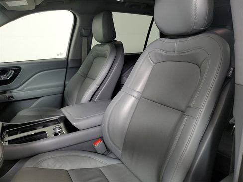 Used 2020 Lincoln Aviator Grand Touring w/ Class IV Trailer Tow Package image 22