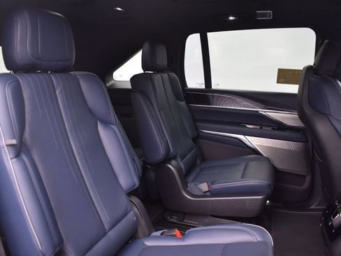 Used 2025 Cadillac Escalade IQ Luxury 2 w/ LPO, Premium Carpet Package AWD/4WD image 31