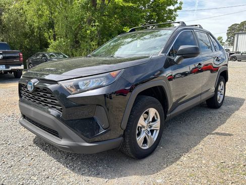 Used 2022 Toyota RAV4 LE AWD/4WD image 4