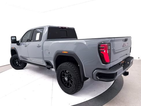 Used 2024 GMC Sierra 2500 AT4 w/ AT4 Premium Plus Package AWD/4WD image 2