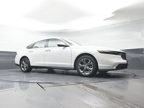Used 2023 Honda Accord EX image 31