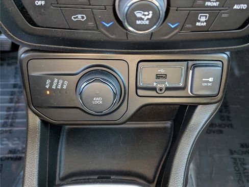 Used 2022 Jeep Renegade Latitude image 24