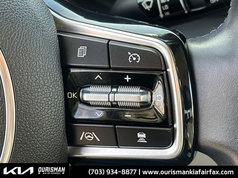 Used 2022 Kia Carnival SX image 16