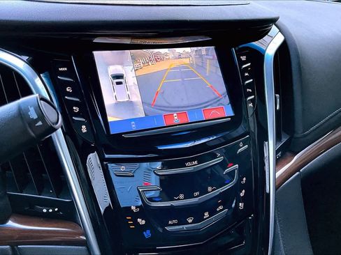 Used 2020 Cadillac Escalade Luxury image 27