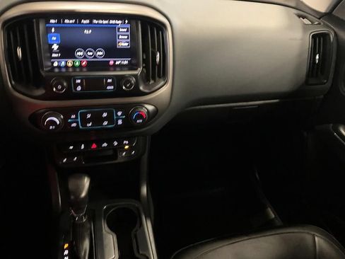 Used 2022 Chevrolet Colorado Z71 AWD/4WD image 5