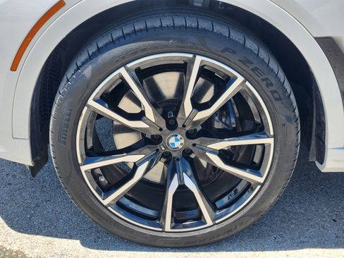 Used 2022 BMW X7 xDrive40i w/ M Sport Package AWD/4WD image 10