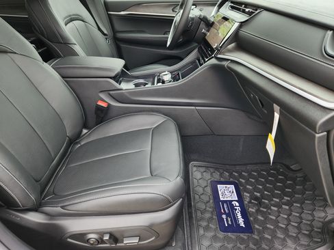 New 2026 Jeep Grand Cherokee L Limited AWD/4WD image 11