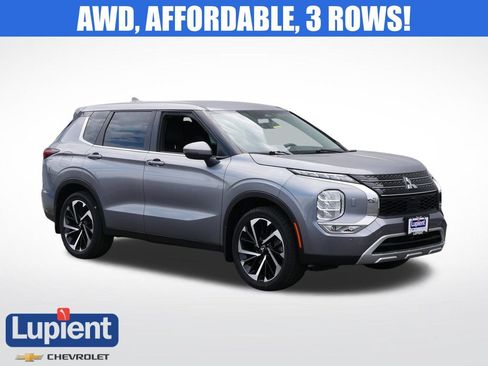 Used 2023 Mitsubishi Outlander SE AWD/4WD image 1
