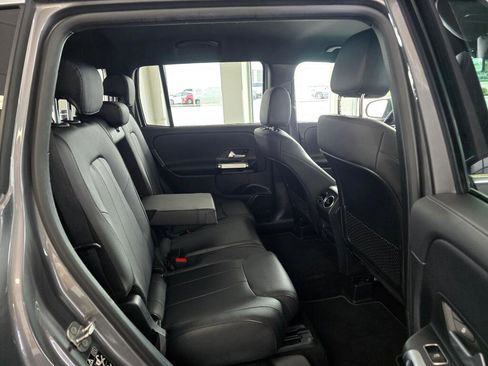 Used 2023 Mercedes-Benz GLB 250 4MATIC image 39