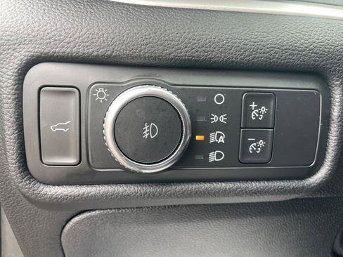 Certified 2022 Ford Explorer XLT w/ Equipment Group 202A image 26