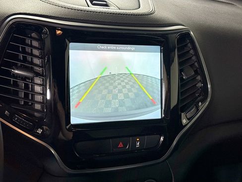 Used 2022 Jeep Cherokee Limited AWD/4WD image 16