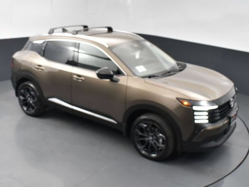New 2026 Nissan Kicks SR w/ Illumination Package AWD/4WD image 44