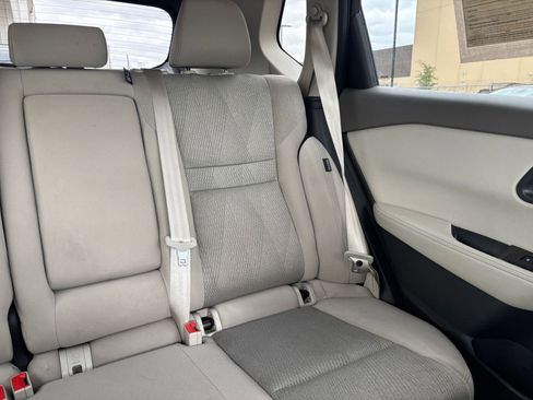 Used 2025 Nissan Rogue SV image 39