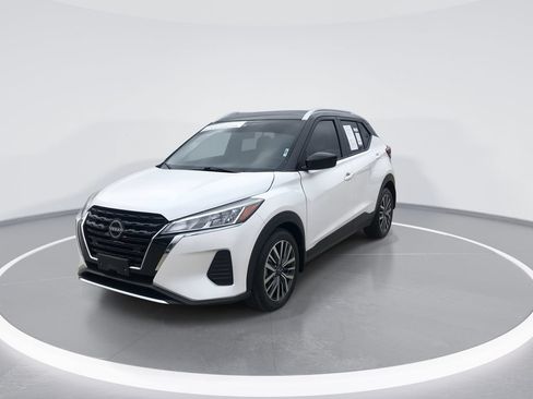 Used 2024 Nissan Kicks SV w/ Interior Electronics Package FWD image 4