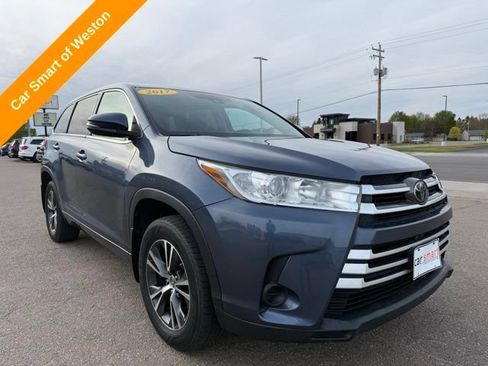 Used 2017 Toyota Highlander LE AWD/4WD image 3