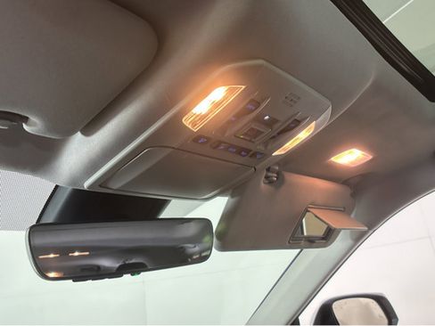 Used 2022 Toyota Highlander XLE image 38