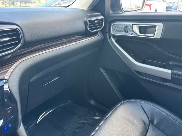 Used 2021 Ford Explorer Limited w/ Equipment Group 301A AWD/4WD image 15