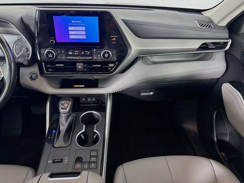 Used 2023 Toyota Highlander XLE image 25