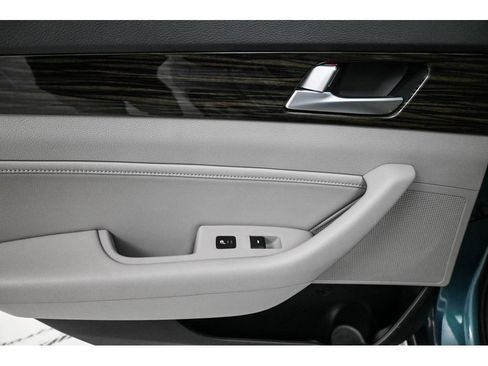 Used 2016 Hyundai Sonata Limited w/ Option Group 02 FWD image 21