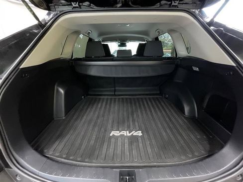 Used 2021 Toyota RAV4 LE AWD/4WD image 22