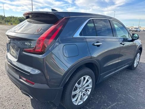 Used 2019 Cadillac XT4 Luxury w/ Cold Weather Package FWD image 4