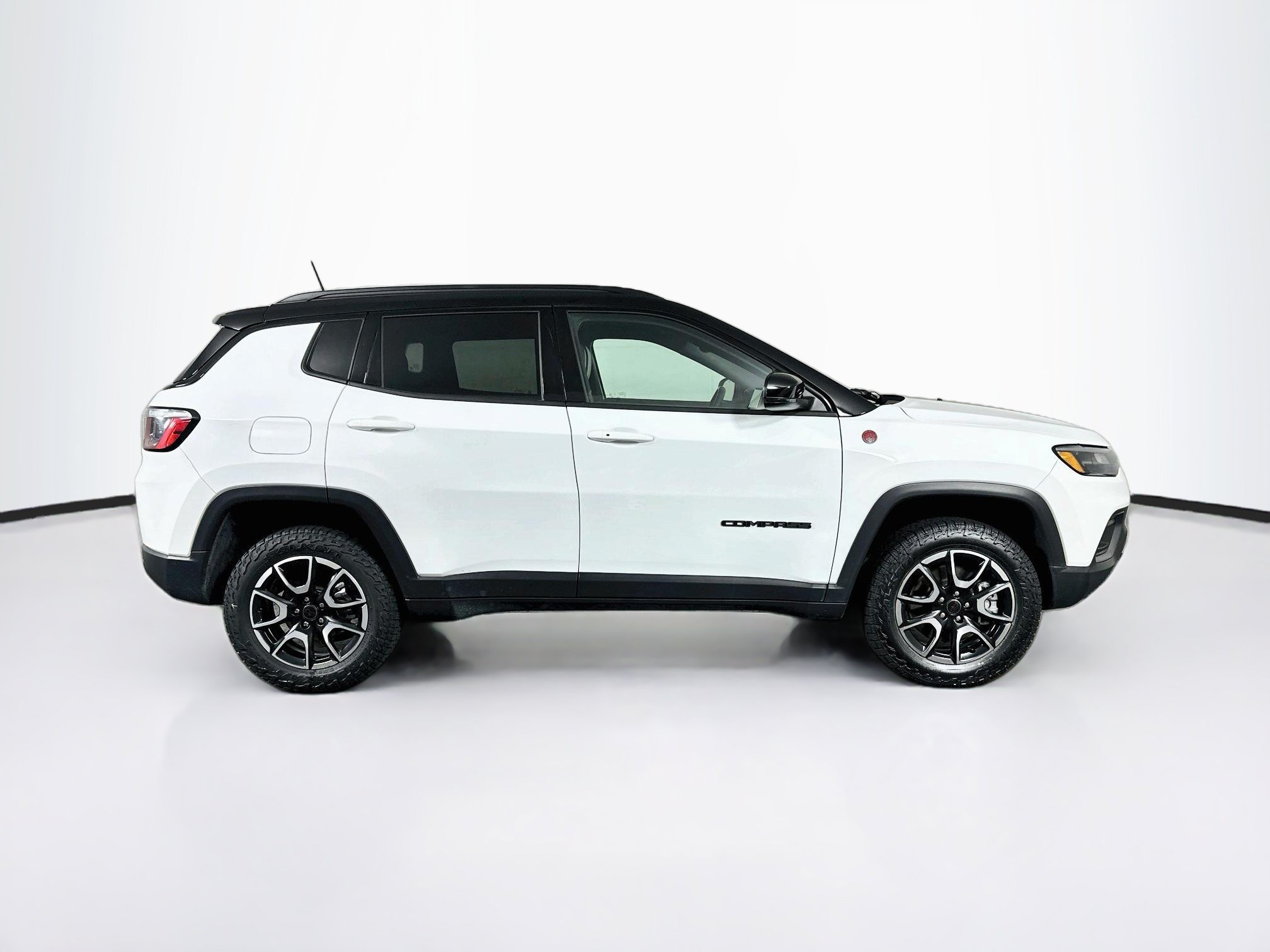 Used 2025 Jeep Compass Trailhawk AWD/4WD image 10