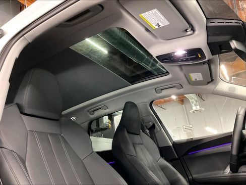 Certified 2025 Audi Q5 Prestige image 23