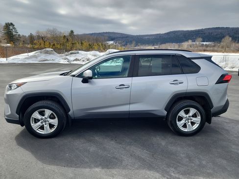 Used 2020 Toyota RAV4 XLE w/ Carpet Mat Package image 5