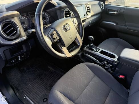 Used 2019 Toyota Tacoma TRD Off-Road w/ Technology Package AWD/4WD image 15