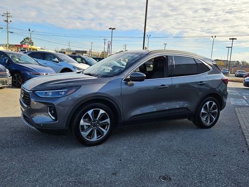 Used 2023 Ford Escape Platinum image 3