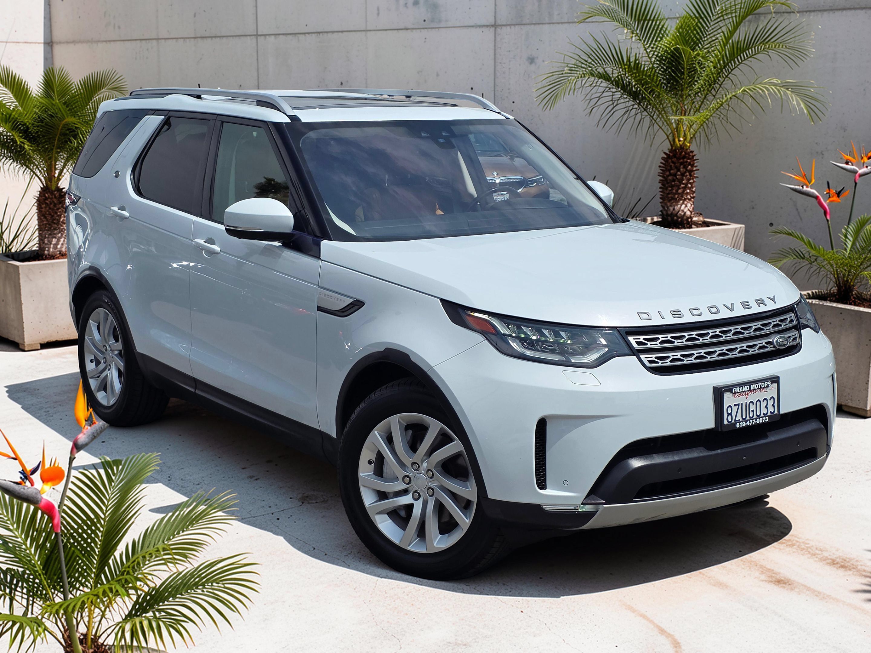 Used 2018 Land Rover Discovery HSE AWD/4WD image 2