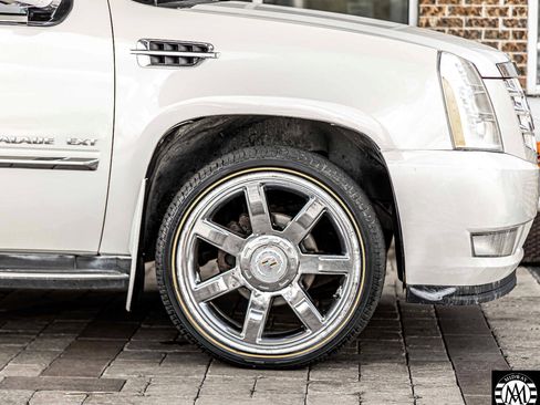 Used 2010 Cadillac Escalade EXT Luxury image 10