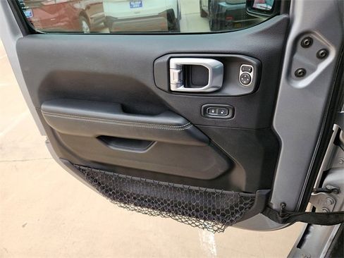 Used 2020 Jeep Wrangler Unlimited Sahara image 14