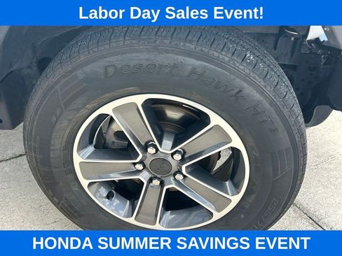 Used 2023 Jeep Wrangler Unlimited Sahara AWD/4WD image 4