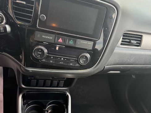 Used 2018 Mitsubishi Outlander ES image 9