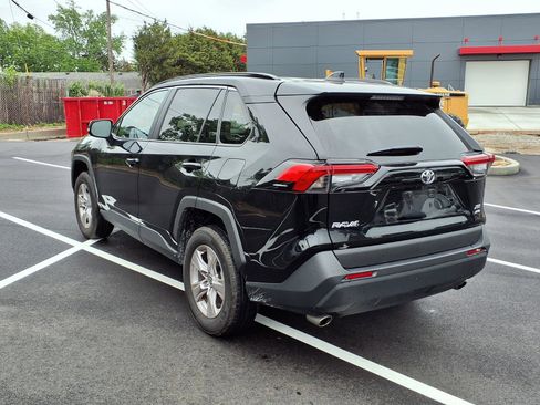 Used 2025 Toyota RAV4 XLE AWD/4WD image 27